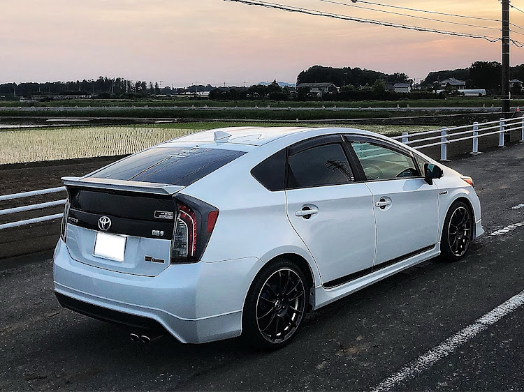 プリウスのDIY・洗車・夕焼けに関するカスタム事例の投稿画像1枚目