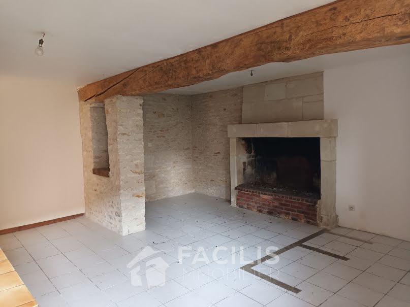 Vente maison 5 pièces 145 m² à Loudun (86200), 99 400 €