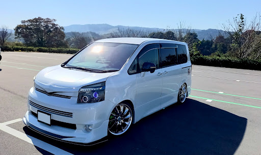 いーくん G.K.J Style.さんのヴォクシーZRR70Wの画像