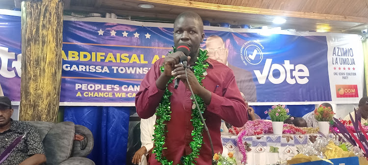 Walaka Livingstone Baraza speaking on behalf of non local communities residing in Garissa during a meeting to popularize the bid of Garissa township constituency candidate Faisal Amin.