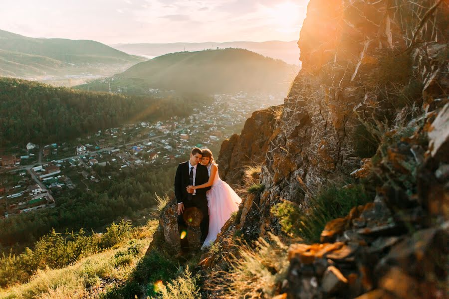 Fotógrafo de casamento Irina Podsumkina (sunrays). Foto de 21 de fevereiro 2017