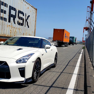 NISSAN GT-R