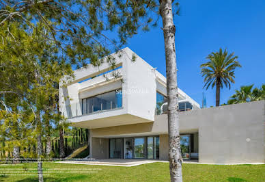 Villa avec piscine et terrasse 4