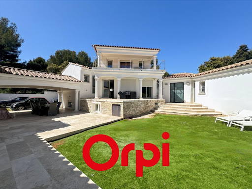 Villa avec piscine et terrasse 2