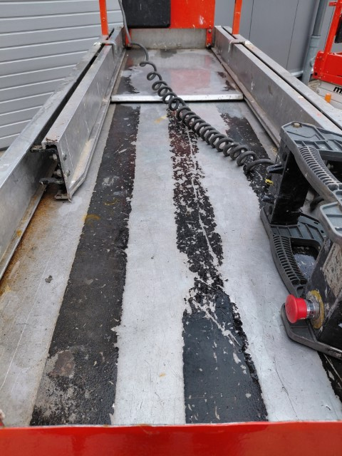 Picture of a JLG 2630ES