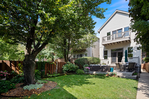 House with garden 2