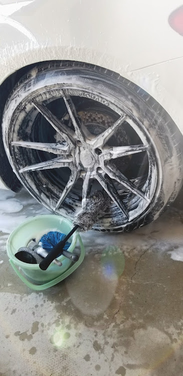 ボクスターのいつもイイネ&コメントありがとうございます🙇‍♂️・メンテナンスは大事・洗車・オープンカーのある生活に関するカスタム事例の投稿画像2枚目