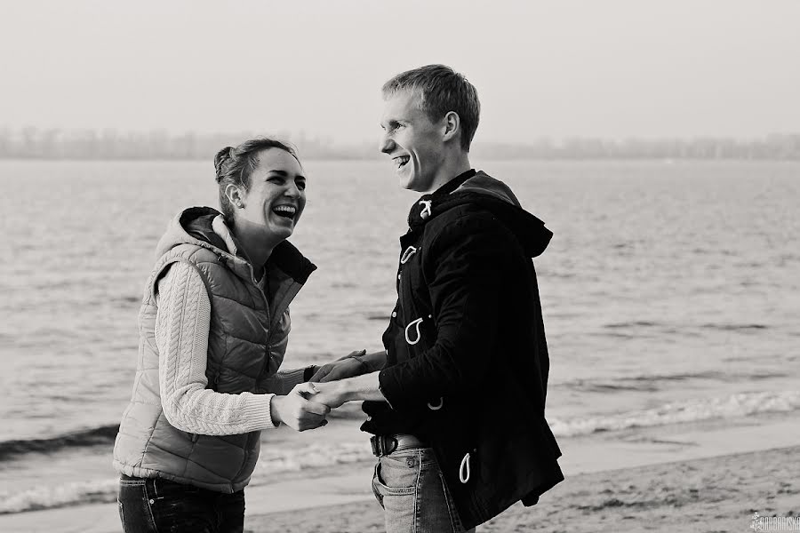 Fotógrafo de casamento Valentina Sidorova (cosmopolitphoto). Foto de 9 de fevereiro 2015