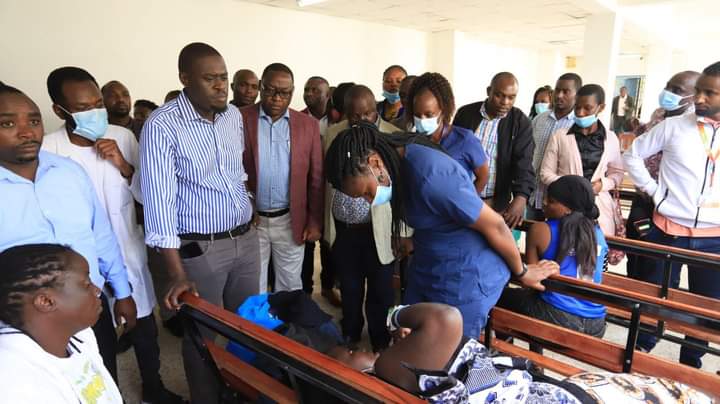 Nairobi Governor Johnson Sakaja during his impromptu visit to Mama Lucy Kibaki Hospital on September 11, 2022. He found patients sharing beds and there were no drugs