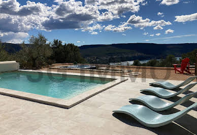 Maison avec piscine et terrasse 1