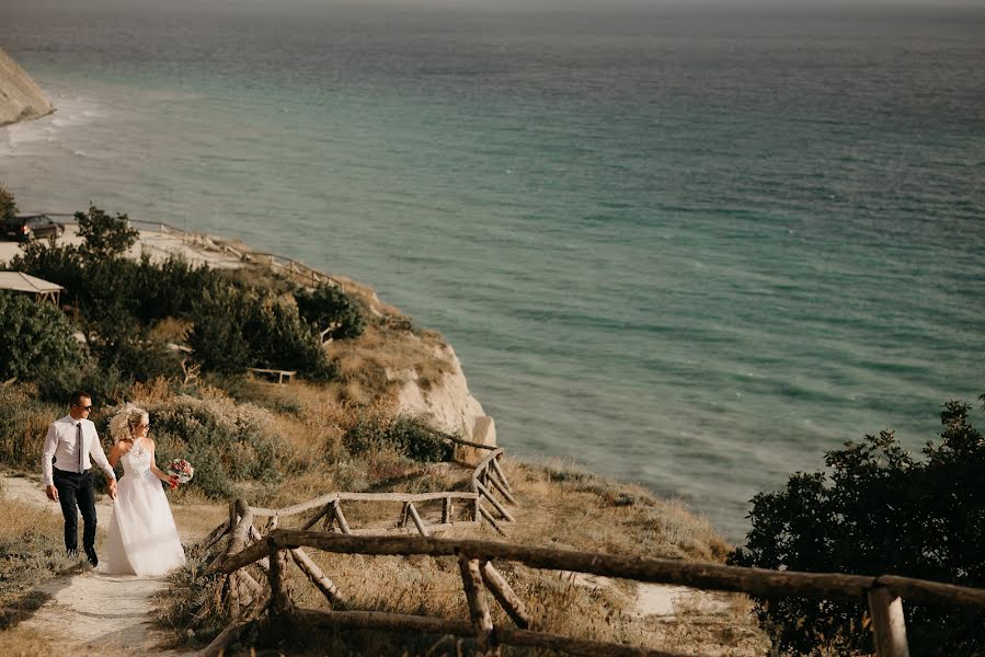 Fotografo di matrimoni Vladislav Disney (photokzn). Foto del 15 novembre 2021