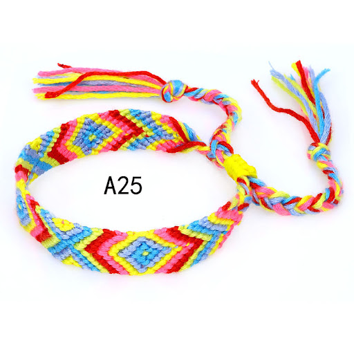 Title 25, Kleurrijke met de hand geweven armband