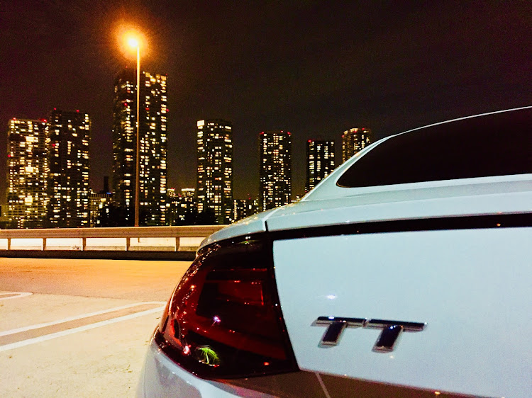 TT クーペの撮影・辰巳第一PA・audi TT・夜景に関するカスタム事例の投稿画像3枚目