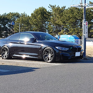 M4 クーペ F82