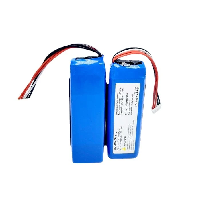 Enceinte Bluetooth trois générations avec batterie longue durée. Profitez de musique sans interruption pour toute la famille, partout et longtemps.