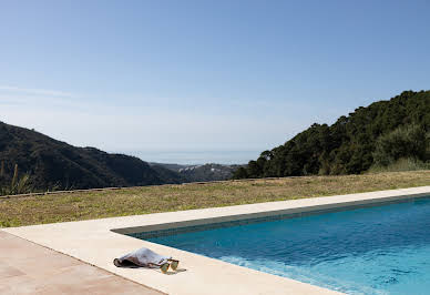 Villa avec piscine et terrasse 2