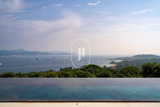 House with pool and terrace 1