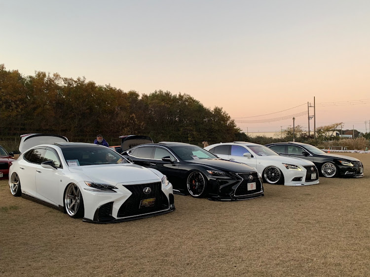 LSのホイール交換・モデリスタ・レオンハルトビューゲル・RI-Dに関するカスタム事例の投稿画像3枚目