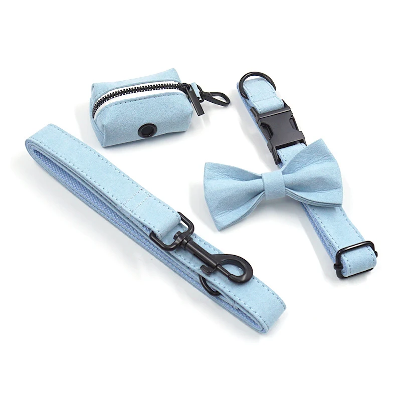 Collier et laisse pour animaux de compagnie bleu clair en velours court avec boucle noire et nœud – Élégance et confort.