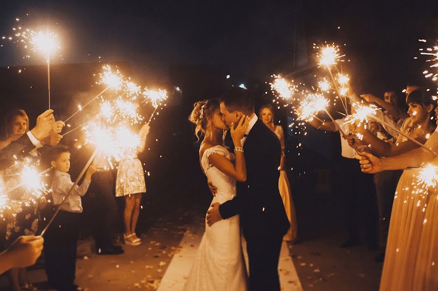 Fotógrafo de casamento Vladimir Zakharov (zakharovladimir). Foto de 20 de novembro 2016