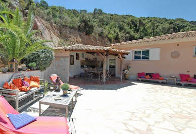 Maison avec piscine en bord de mer 5