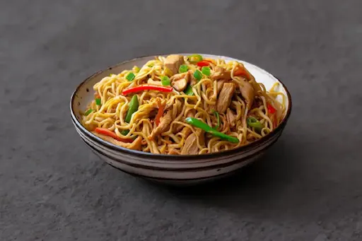 Chicken Garlic Hakka Noodles