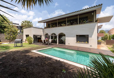 House with garden and terrace 14