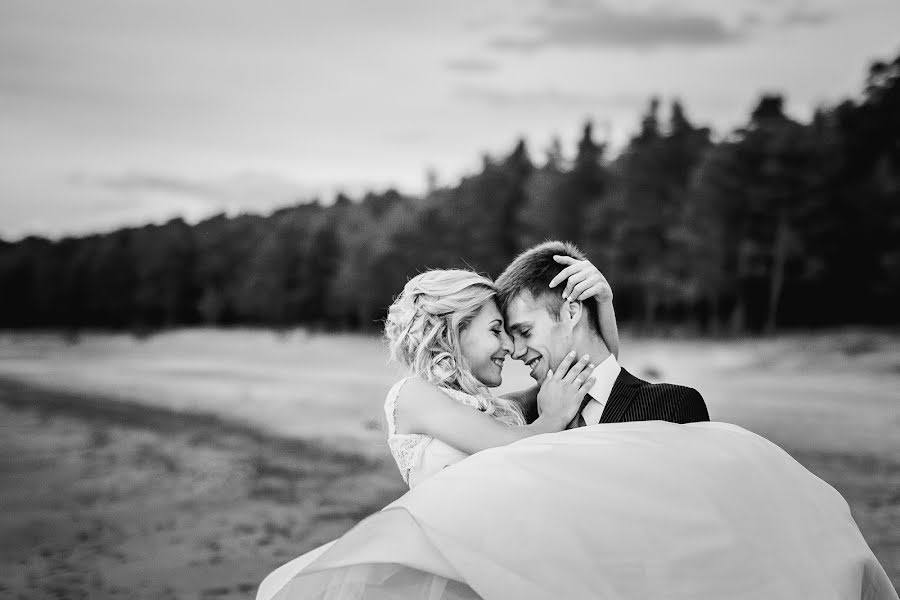 Düğün fotoğrafçısı Evgeniy Romanov (pomahob). 13 Mayıs 2016 fotoları