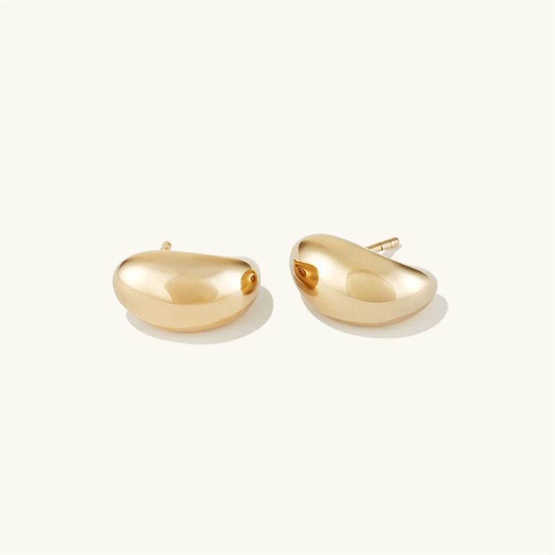 Boucles d'oreilles simples en acier inoxydable pour femmes, design élégant et intemporel, parfaites pour un usage quotidien et toutes occasions.