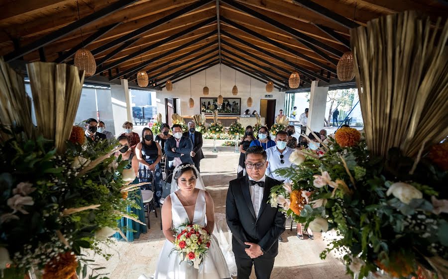 Fotografo di matrimoni Constantino Ruiz Bautista (enigmatino). Foto del 19 gennaio 2022