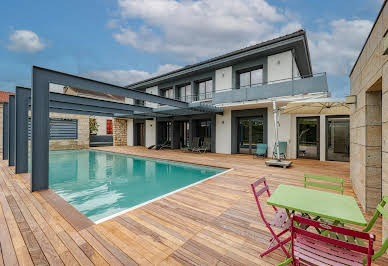 House with pool 9