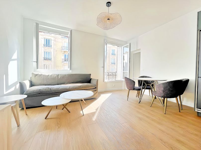 Location meublée appartement 2 pièces 33 m² à Courbevoie (92400), 1 300 €