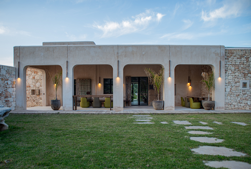 House with pool and garden 2
