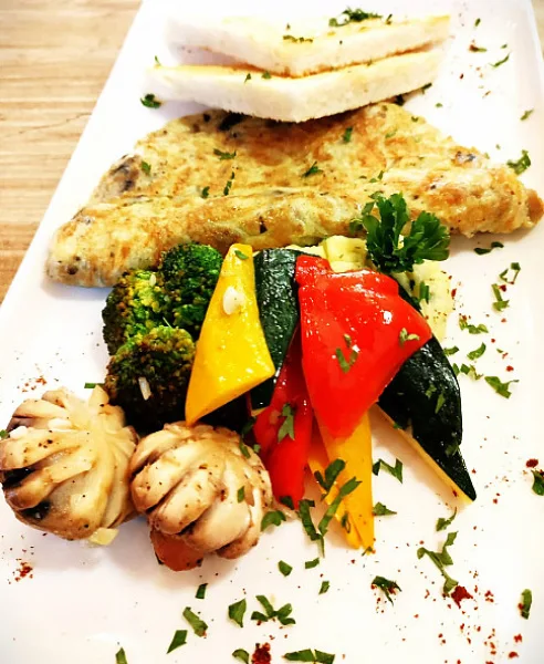 Mushroom & Cheese Omelette Platter