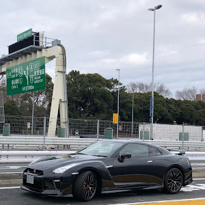 NISSAN GT-R