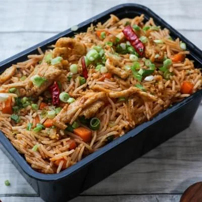 Chicken Fried Rice In Schezwan Sauce Regular