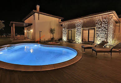 House with pool 3
