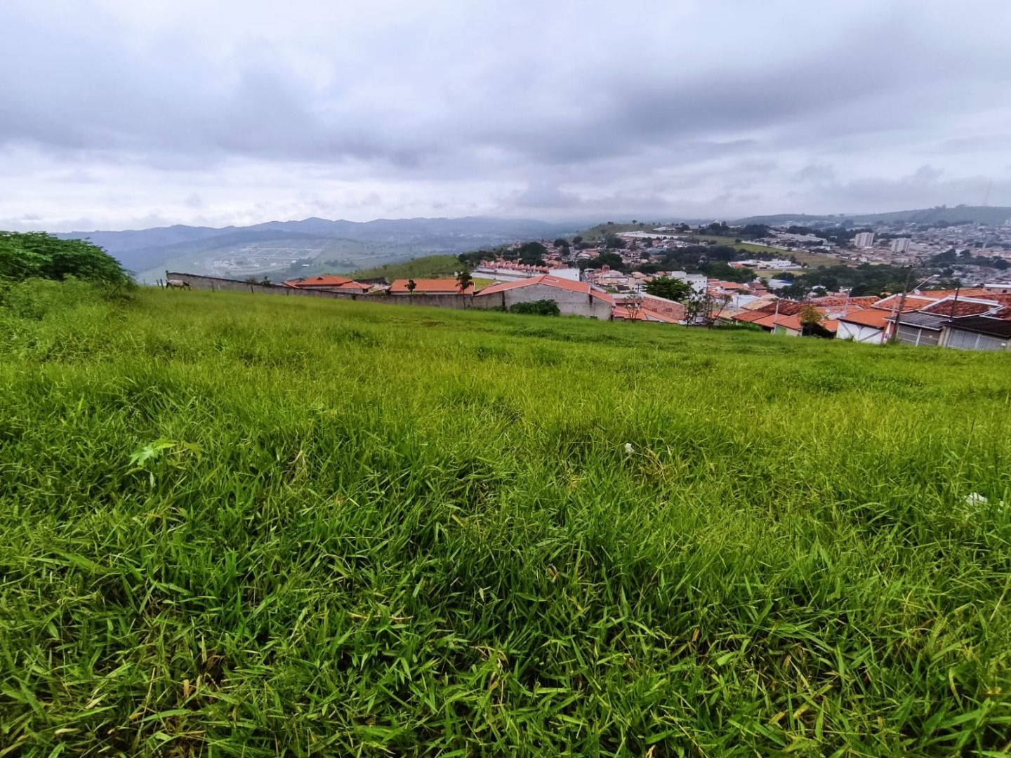 Terrenos à venda Condomínio Village da Serra