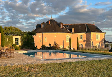 Propriété avec piscine et jardin 2