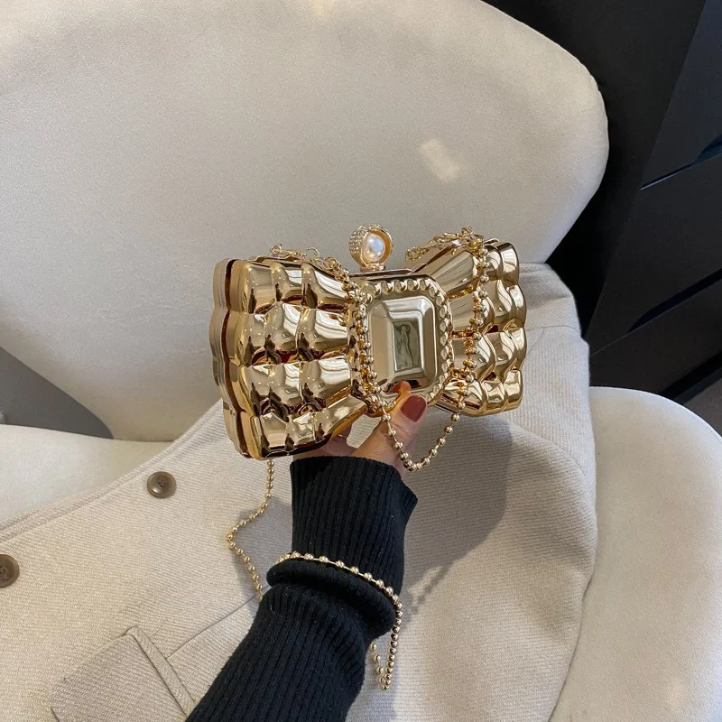 Sac à Main Rigide en Acrylique pour Femmes Tendance et Élégant, parfait pour compléter votre tenue avec style. Un accessoire durable et pratique.