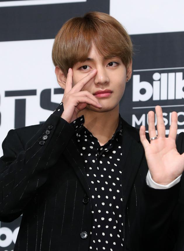 Literally Just 80 Photos Of BTS V's Signature V Sign - Koreaboo