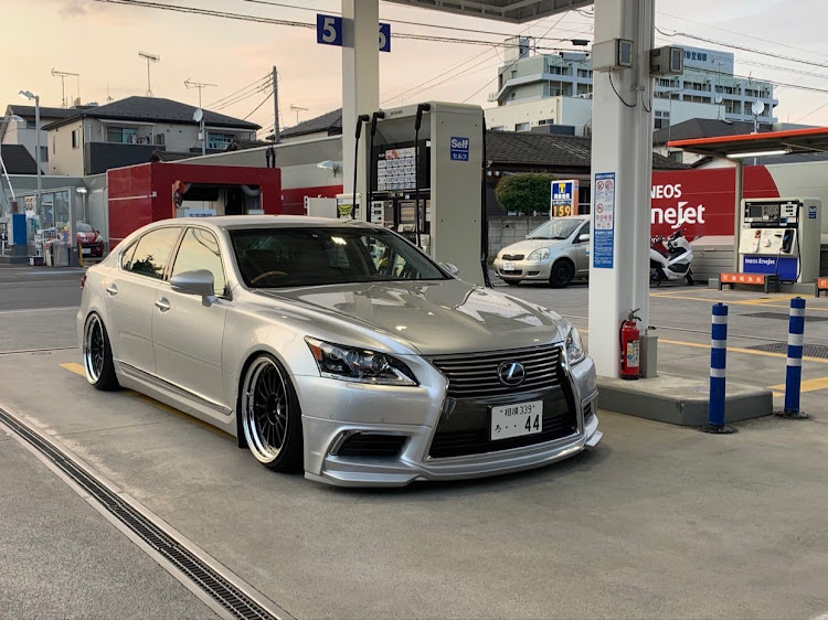 LSのこしたにファミリー・LS460L・ハイスピードが待ち遠しい・AIMGAIN 純VIP EXEも待ち遠しい・６月も宜しくお願いしますに関するカスタム事例の投稿画像1枚目