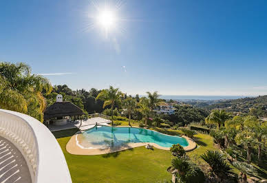 Villa avec piscine et terrasse 2