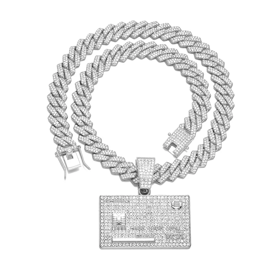 Colar Pingente Hip Hop Full Diamond Bank Card. Design criativo e moderno, perfeito para homens que buscam estilo e sofisticação.