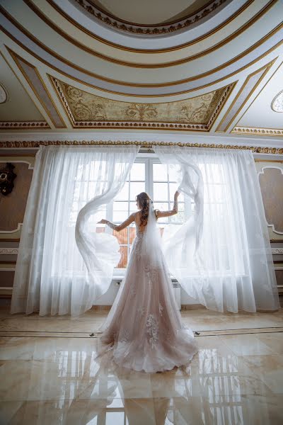 Fotógrafo de casamento Konstantin Ushakov (ushakovkostia). Foto de 8 de fevereiro 2019