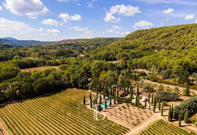 Vignoble avec piscine 1