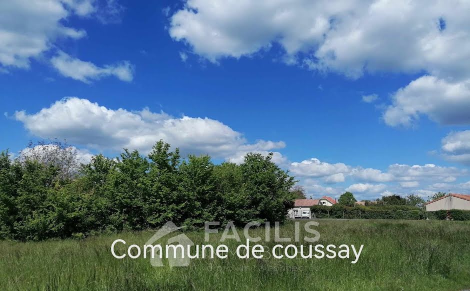 Vente terrain  2475 m² à Coussay (86110), 43 000 €