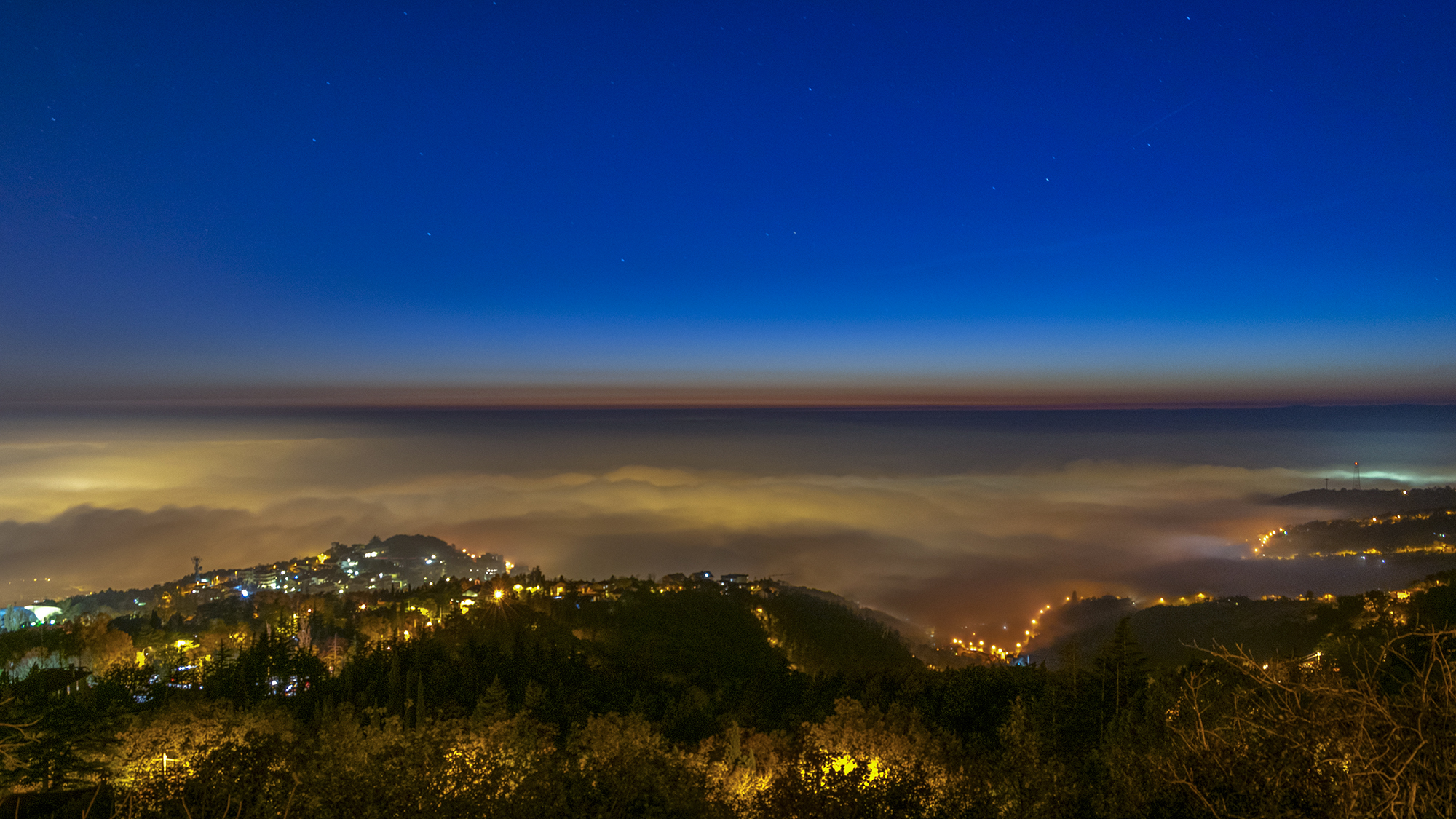 ... sale la nebbia dal mare di Nevio Saule