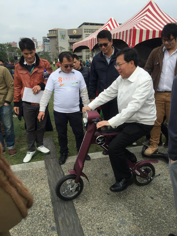 桃園市長試乘樂和電動車，直呼比Youbike好騎又省力! - 欣輝數位 - 敗家達人推薦