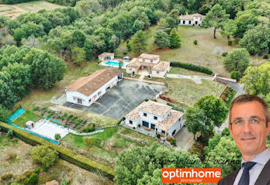 Maison avec piscine et terrasse 9